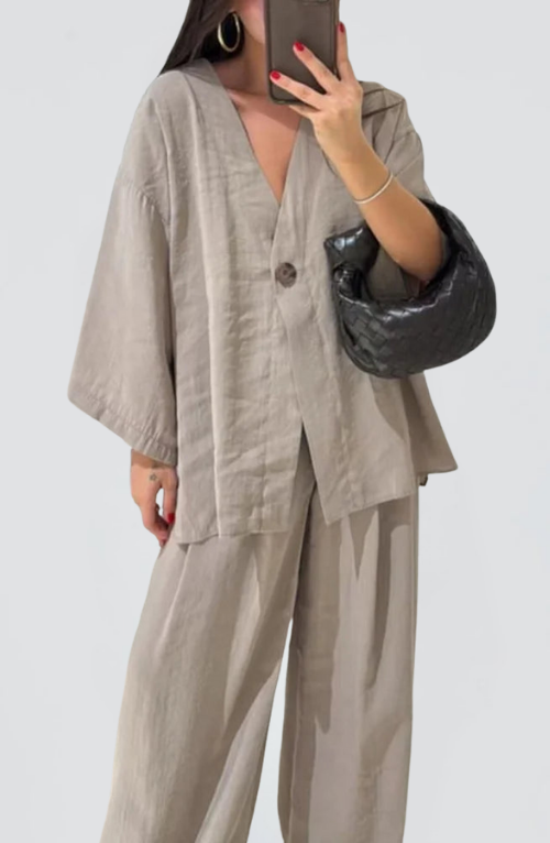 V Yaka Üst ve Pantolon Takım