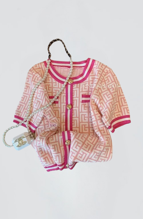 Gold Düğmeli Yuvarlak Yaka Triko Hırka