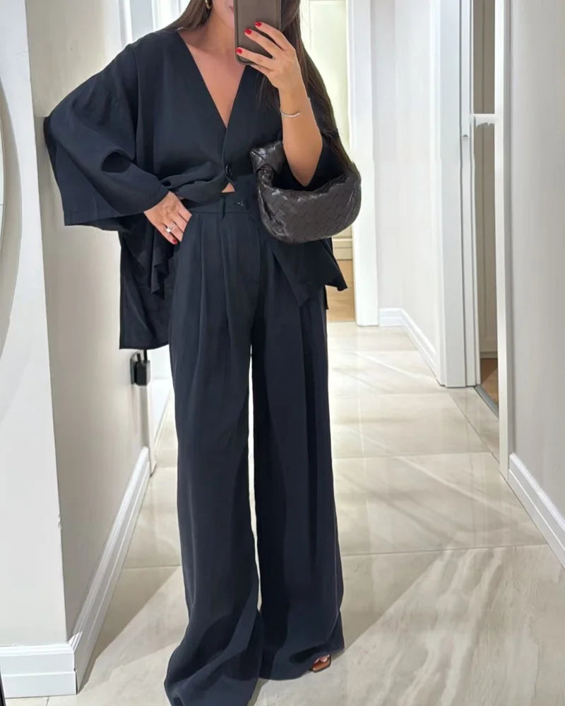 V Yaka Üst ve Pantolon Takım