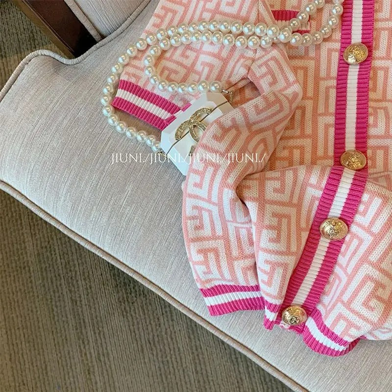 Gold Düğmeli Yuvarlak Yaka Triko Hırka