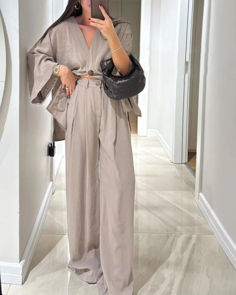 V Yaka Üst ve Pantolon Takım