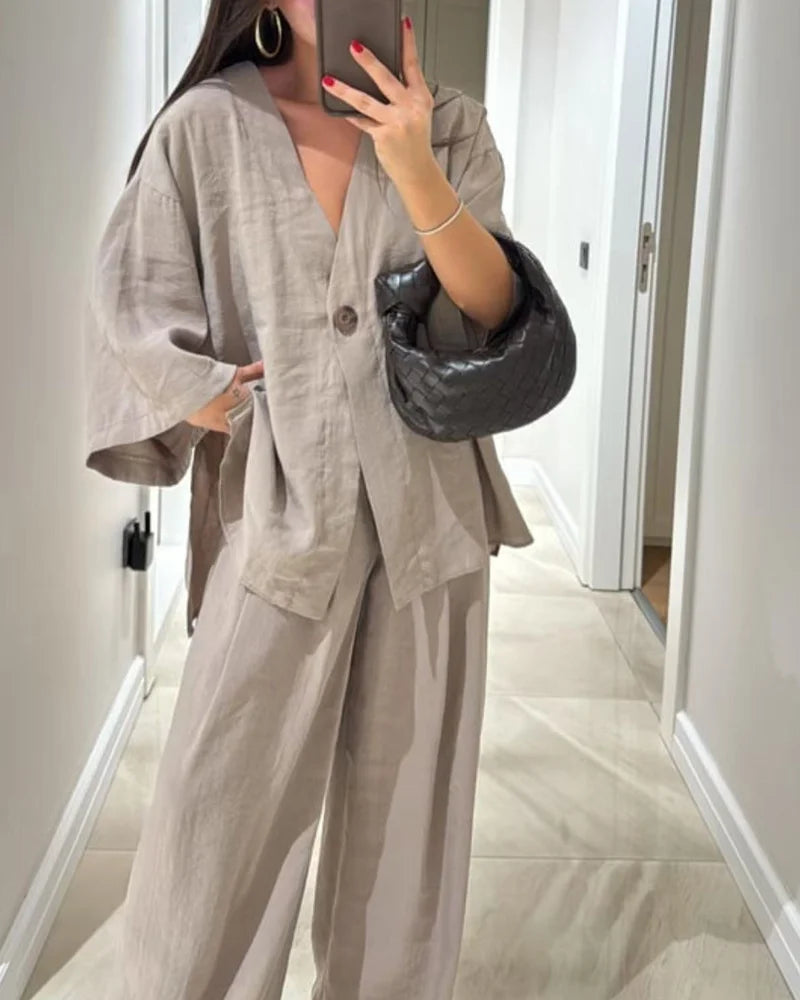 V Yaka Üst ve Pantolon Takım